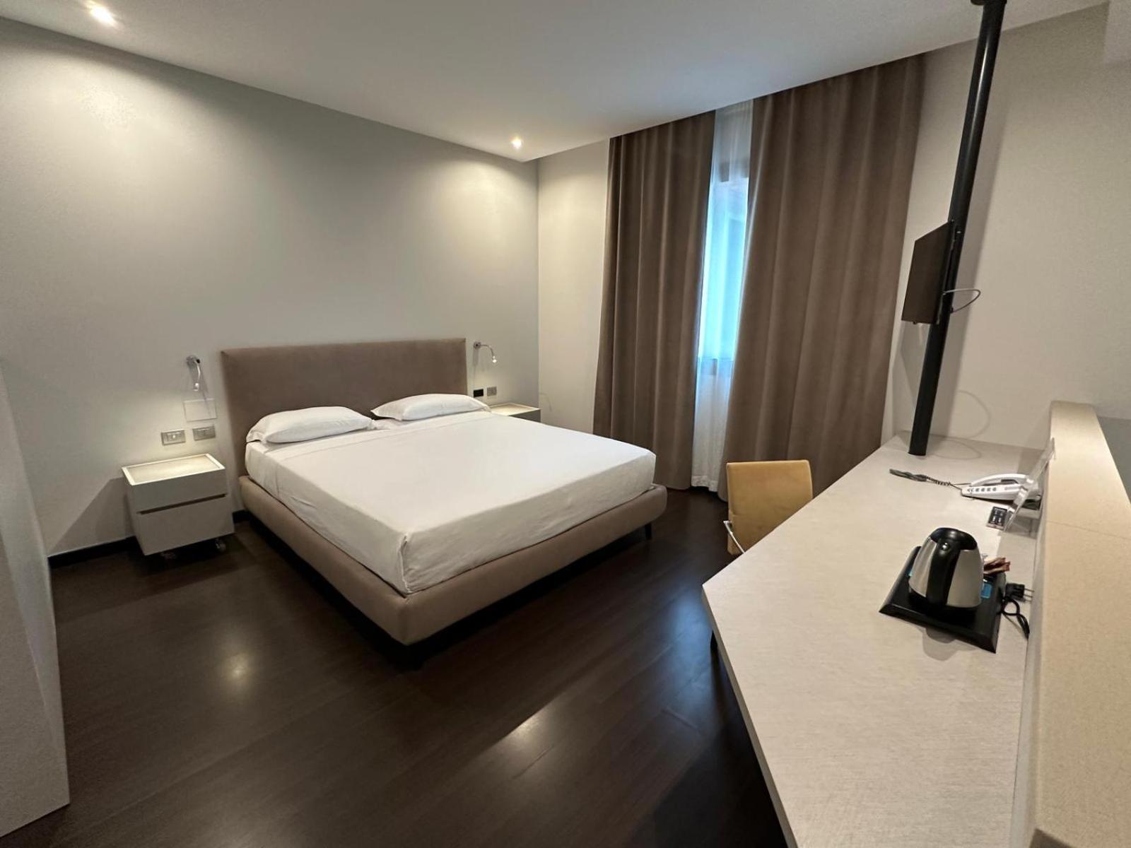 Hotel Cruise Montano Lucino Bagian luar foto